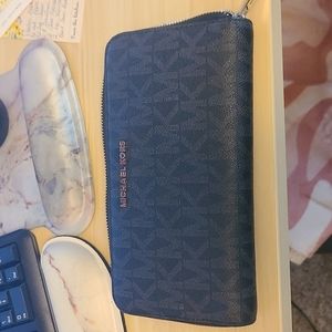 Black Michaek Kors Wallet